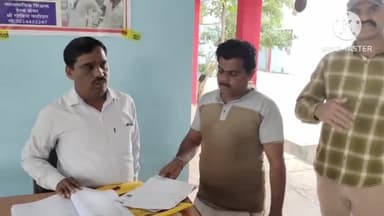 सुसनेर: सुसनेर के शा. कन्या स्कूल के मतदान केंद्र 138 का SDM ने किया निरीक्षण, BLO को नाम जोड़ने-घटाने को लेकर वितरित किया फार्म