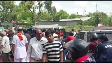अजमेर: राजा साइकल चौराहे के नजदीक भाजपा कार्यकर्ताओं ने किया धरना प्रदर्शन, रोड किया जाम