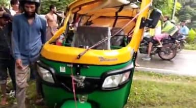 कस्बा: कसबा नेहरू चौक से पूर्णिया जा रहा ऑटो तमानगंज काली मंदिर के पास पलटा, बाल-बाल बचे ड्राइवर व सवार