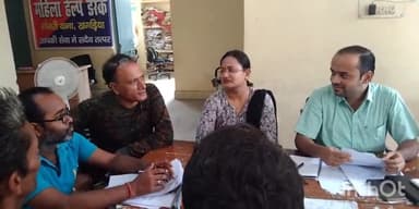 गोगरी: गोगरी थाना परिसर में थाना अध्यक्ष रंजीत कुमार के अध्यक्षता में जनता दरबार का किया गया आयोजन, राजस्व पदाधिकारी रहे मौजूद