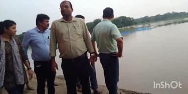 गोगरी: इमादपुर लतमबाड़ी प्राथमिक विद्यालय के पीछे हो रहा है गंगा के पानी से कटाव, गोगरी अपर एसडीओ ने किया निरीक्षण