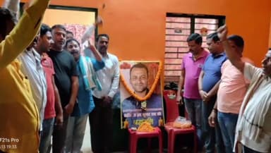 बगोदर: बगोदर स्थित पार्टी कार्यालय में भाजपाईयों ने पुलवामा में शहीद हुए गिरिडीह के जवान को दी श्रद्धांजलि