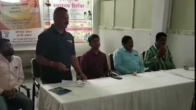 रतलाम नगर: जिला अस्पताल के फीवर क्लीनिक पर सीएमएचओ व मुख्य कार्यपालन अधिकारी ने रक्तदाताओं को वितरित किए 250 तिरंगे