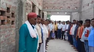 पालीगंज: पालीगंज पालीगंज एक निजी मकान मे लोहार जाति के लोगों ने किया बैठक, जनगणना सर्वे के किया विरोध सैकड़ो लोग बैठक में मौजूद