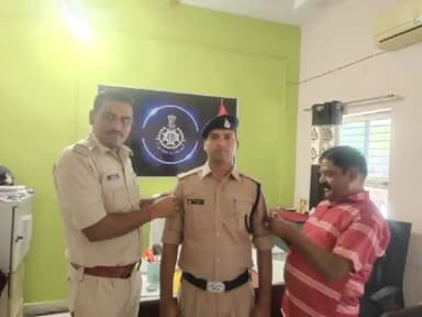 गोरमी: गोरमी थाना परिसर में आरक्षक पद पर तैनात दीपक सिंह का प्रमोशन कर बनाया गया दीवान ,लोगो दी बधाई