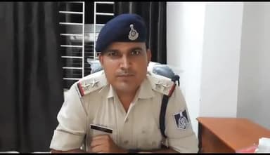 शाहनगर: रोहनिया में हुए हत्याकांड के आरोपी को गिरफ्तार कर भेजा गया जेल, थाना प्रभारी घनश्याम मिश्रा शाहनगर ने दी जानकारी