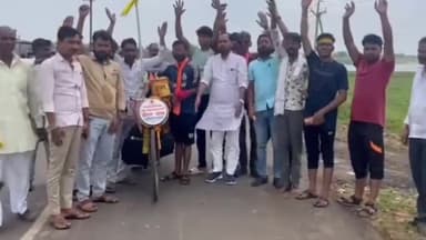 बैरसिया: कामखेड़ा बालाजी के दर्शन के लिए निकली पदयात्रा का खितवास में जिला पंचायत सदस्य विनय मेहर ने किया स्वागत सम्मान