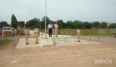 टीकमगढ़: पुलिस लाइन टीकमगढ़ में 15 अगस्त की परेड को लेकर फाइनल रिहर्सल का हुआ आयोजन