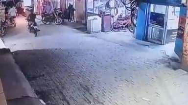 जगाधरी: आजाद नगर गली में 2 सांड ने दुकान में की तोड़फोड़, दुकानदार ने प्रशासन से आवारा जानवरों पर रोक लगाने की मांग की