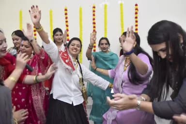 पंचकूला: ट्राइसिटी जाट सभा ने सेक्टर 3 जिमखाना क्लब में तीज महोत्सव सांस्कृतिक उत्साह के साथ मनाया