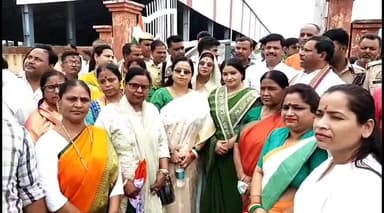 इटावा: नुमाइश मैदान से निकाली गई कार तिरंगा यात्रा भाजपा सांसद, जिलाअध्यक्ष समेत पार्टी पदाधिकारी एवं कार्यकर्ता रहे मौजूद