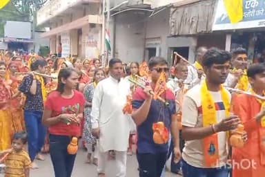 धरमपुरी: नर्मदा तट पेड़ी घाट से बम-बम भोले के जयघोष के साथ निकली भव्य कांवड़ यात्रा,खतड़गांव पहुंचकर करेंगे भगवान शिव को जल अर्पित