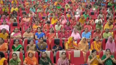 चित्तौड़गढ़: इंदिरा गांधी ऑडिटोरियम में राज्यमंत्री जाड़ावत ने किया उत्कृष्ट कार्य करने वाली 1100 महिला वर्कर्स का सम्मान।