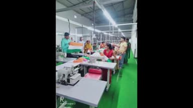 बेगूसराय: घर तिरंगा अभियान के तहत पचंबा स्थित दीदी का सिलाई घर में 100000 झंडा बनाया गया जिसे लोगों ने खूब पसंद किया और खरीदा है