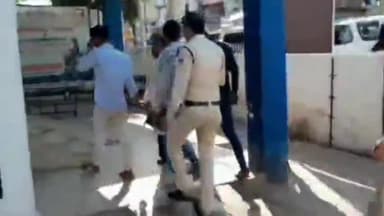 पालीगंज: पालीगंज मध निषेध पुलिस ने थाना क्षेत्र से छापेमारी करने के दौरान 6 शराबी को गिरफ्तार किया,सभी आरोपी प्रखंड क्षेत्र के है