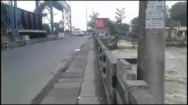 खगड़िया: कोसी बैरेज से पानी छोड़े जाने से जिले के तीन प्रखंडों में मंडराया बाढ़ का खतरा, जिला प्रशासन ने किया अलर्ट जारी