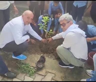 इसराना: राजकीय स्कूल बुआना लाखू मे छात्रों ने स्टाफ के साथ मिल कर पर्यावरण संरक्षण को बचाने के लिए 21 पौधे  रोपण कर दिया संदेश