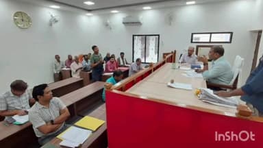 खगड़िया: कलेक्ट्रेट स्थित कार्यालय कक्ष में डीएम ने की 24 मामलों की सुनवाई