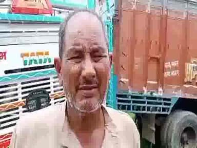 दरौंधा: दरौंदा व्यापार मंडल कार्यालय के समीप खनन विभाग के अधिकारियों ने लगाया ट्रक झंडा तोलन में होगा कठिनाई जब्बार हुसैन