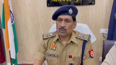 नवाबगंज: पुलिस लाइन सभागार में 3 शातिर चोरों की गिरफ्तारी व कब्जे से चोरी की सामग्री बरामदगी के संबंध में एसपी ने दी जानकारी