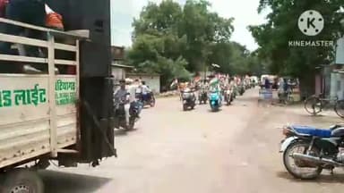 बटियागढ़: बटियागढ़ थाना प्रभारी व पुलिसकर्मियों के द्वारा निकाली गई तिरंगा रैली, युवा ग्रामीण हुए शामिल