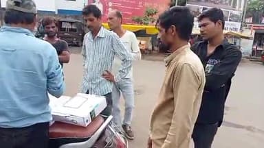 होशंगाबाद नगर: शहर के एसएनजी ग्राउंड के सामने बने शाहिद गैलरी का पार्षद ने कराई साफ-सफाई, लगवाई रंग-बिरंगी लाइटें