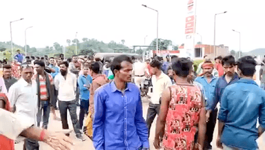 चितरंगी: परसोहर गांव के किसान पैट्रोल पंप के पास तेज रफ्तार कार और बाइक की आपस में हुई टक्कर बाइक चालक की मौके पर हुई मौत, अन्य एक गंभीर रूप से घायल