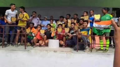 हज़ारीबाग: हजारीबाग में आजादी के अमृत महोत्सव एवं स्वतंत्रता दिवस के पूर्व क्रॉस कंट्री रेस विजेता प्रतिभागी को किया गया सम्मानित