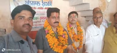गोरमी: मेहगांव नवागत एसडीओपी दीपक सिंह तोमर को बनाए जाने पर लोगो ने फूल माला पहनाकर दी बधाई