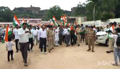 टीकमगढ़: टीकमगढ़ शहर के नजरबाग से शुरू हुई तिरंगा यात्रा केंद्रीय मंत्री वीरेंद्र खटीक हुए शामिल