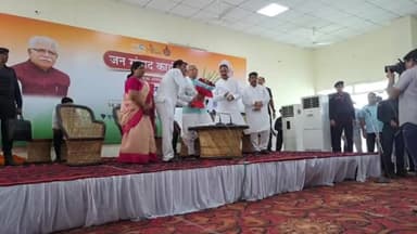 करनाल: जनसंवाद कार्यक्रम के दूसरे दिन मुख्यमंत्री मनोहर लाल पुंडरीक में पहुंचे, किया गया जोरदार स्वागत