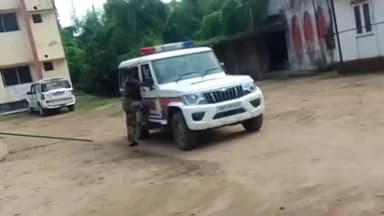 पालीगंज: पालीगंज शिगोड़ी थाना क्षेत्र के चंढोस गांव पास संदिग्ध अवस्था मे युवक गिरफ्तार ,इलाज के लिए पीएचसी अस्पताल मे लाया गया