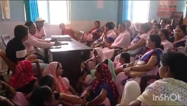 नुआंव: हड़ताल के बाद आज से काम पर लौटी प्रखंड की आशा, बीसीएम की अध्यक्षता में नुआंव स्वास्थ्य केंद्र में आशा की हुई बैठक आयोजित