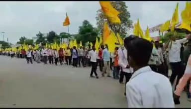 गाडरवारा: 15 सूत्रीय मांगों को लेकर भारतीय राष्ट्रीय किसान मजदूर संघ ने तेंदूखेड़ा में पड़ाव डालने के बाद आज भोपाल के लिए किया कूच