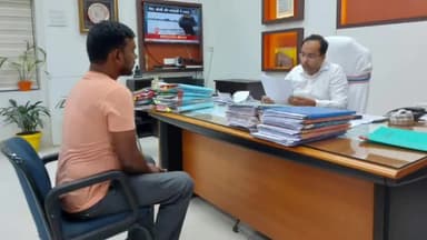 बिहार: समाहरणालय स्थित जिलाधिकारी ने अपने कार्यालय में लगाया जनता दरबार 23 मामले में किया सुनबाई