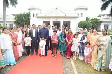 स्वतंत्रता दिवस के पावन अवसर पर कलेक्टर श्री कुंदन कुमार ने जिला कलेक्टोरेटपरिसर में किया ध्वजारोहण