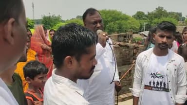 परहम पंचायत के गांव में प्राइवेट स्कूल में झंडा तोलन में उपस्थित हुए कपिल देव कुमार मंडल रूपेश दास  उपस्थित थे