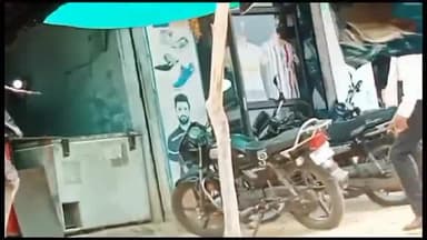 शिवपुरी: दिनारा गांव में  स्वतंत्रता दिवस पर भी शराब के शौकीनों को ठेके पर मिल रही शराब, प्रशासन के आदेशों की उड़ रही धज्जियां