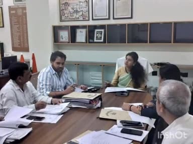 आगरा: मंडलायुक्त ऋतु महेश्वरी की अध्यक्षता में सम्पन्न हुई आगरा विकास प्राधिकरण के कार्यों की समीक्षा बैठक