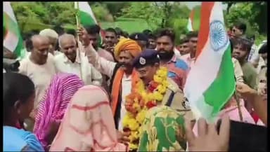 धार: पुलिस अधीक्षक ने थाना सरदारपुर के ग्राम पंचायत गुमानपुरा में निकाली तिरंगा यात्रा