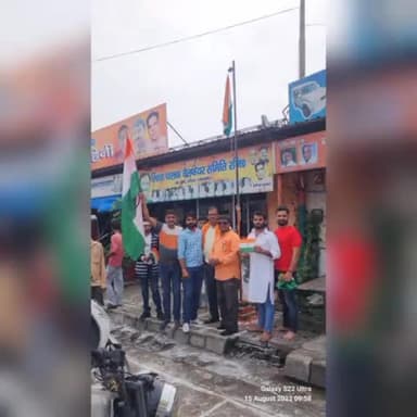 हिंदू युवा वाहिनी के प्रदेश व जिला कार्यालय हरिद्वार में माननीय मदन कौशिक के द्वारा 77वें स्वतंत्रता दिवस पर फहराया झंडा