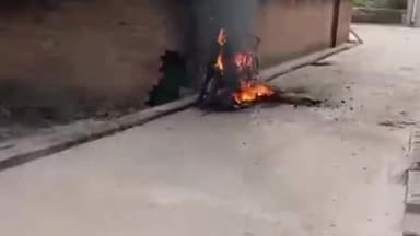 हमीरपुर: सुमेरपुर के वार्ड 16 मे शिक्षक की बाइक मे लगायी आग