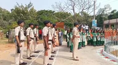 देवीपुर: देवीपुर प्रखंड सह अंचल कार्यालय परिसर में प्रखंड प्रमुख प्रमिला देवी ने किया ध्वजारोहण