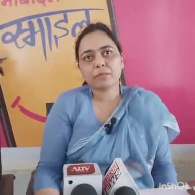 मालाखेड़ा: उमरैण मे इंदिरा गांधी स्मार्टफोन वितरण के दौरान कार्यपालक मजिस्ट्रेट तनु शर्मा ने किया निरीक्षण