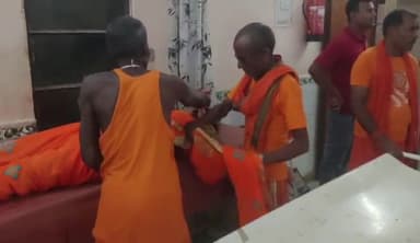 गोपालगंज: थावे दुर्गा मंदिर से पूजा कर निकल रही महिला श्रद्धालुओं को अज्ञात वाहन ने मारा ठोकर, थावे पीएचसी से सदर अस्पताल रेफर।