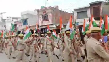 बिसौली: बिसौली कस्बे में भारत के 77वें स्वतंत्रता दिवस पर होमगार्डों ने तिरंगा यात्रा निकाली