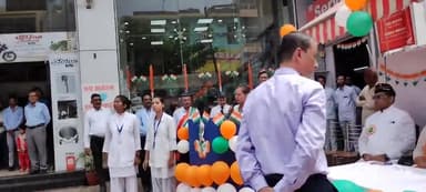 सभी तो अपने ही भाई और बहन हैं लेकिन जो पढ़ेगा वो बीरबल जैसा बनेगा भी और सेनापति जैसा सम्मान पाएगा भी। इसलिए जागो और दौड़