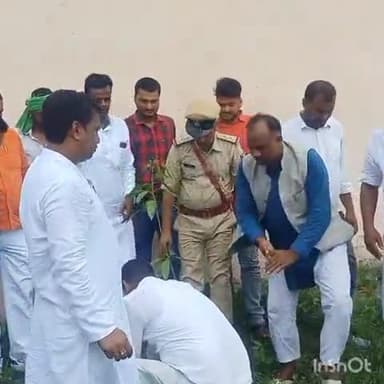 कलेर: स्वतंत्रता दिवस के अवसर पर कलेर थानाध्यक्ष ने थाना परिसर एवं अन्य जगहों पर वृक्षारोपण कर पर्यावरण संरक्षण का दिया संदेश