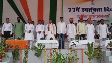 अलवर: अलवर के इंदिरा गांधी स्टेडियम में कैबिनेट मंत्री ने किया ध्वजारोहण अच्छा कार्य करने वाले 42 लोग हुए सम्मानित