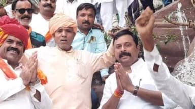 बैरसिया: बरखेड़ीदेव में bjp विधायक विष्णु खत्री ने भगवान श्री देवनारायण के दर्शन कर ग्रामीणों के साथ की परिक्रमा